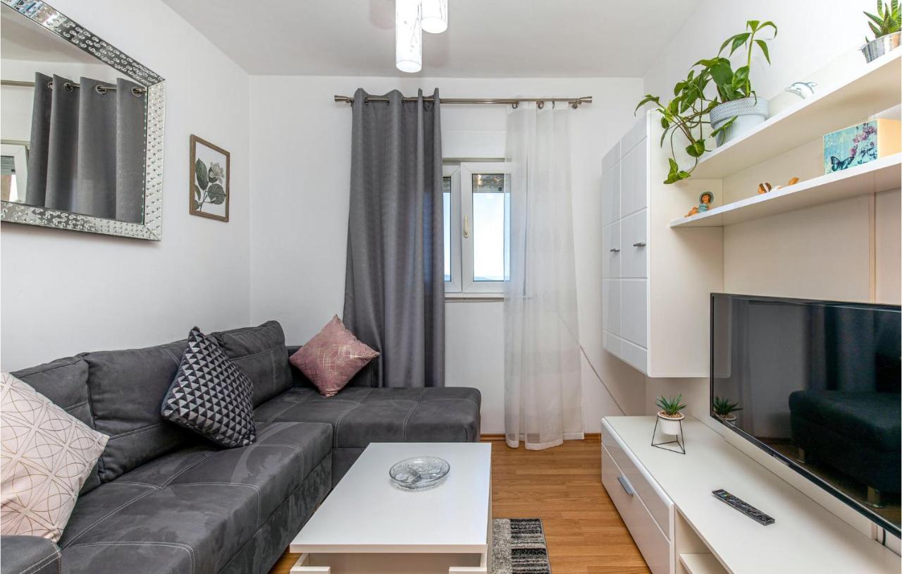 Amazing Apartment In Kostrena With 1 Bedrooms And Wifi Екстер'єр фото