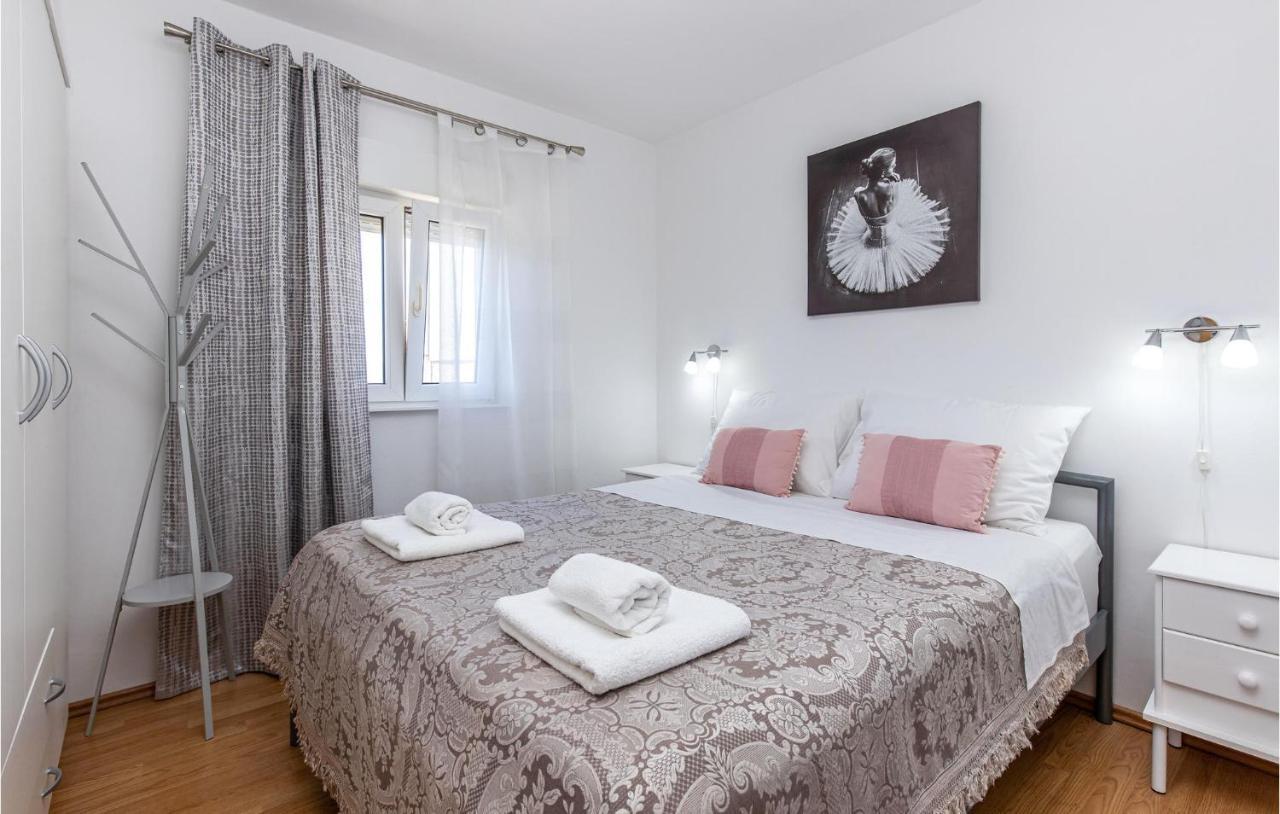 Amazing Apartment In Kostrena With 1 Bedrooms And Wifi Екстер'єр фото