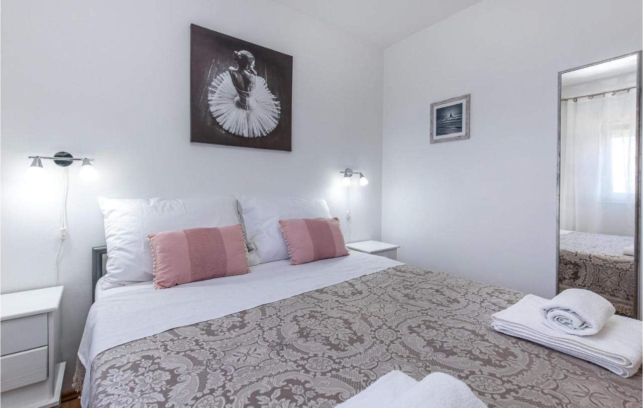 Amazing Apartment In Kostrena With 1 Bedrooms And Wifi Екстер'єр фото