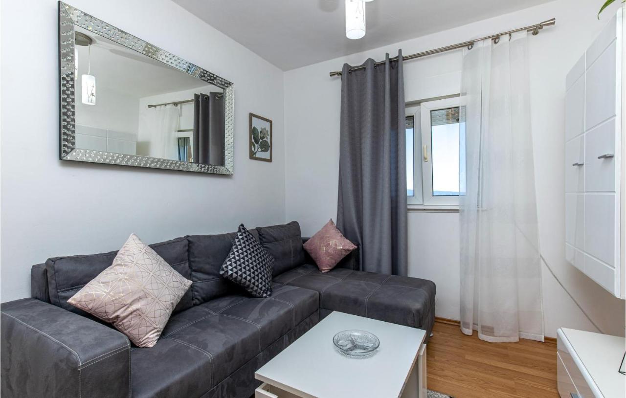 Amazing Apartment In Kostrena With 1 Bedrooms And Wifi Екстер'єр фото